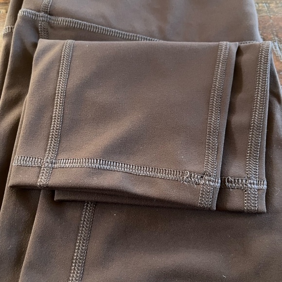 High-Rise Leggings - Picture 2 of 4